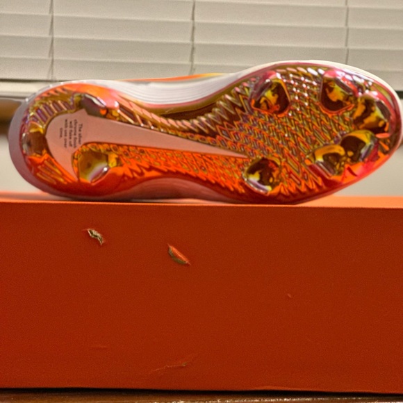 Size 9, NWT, Nike Zoom Hyperdiamond 3 Elite Softball cleats - Picture 3 of 4